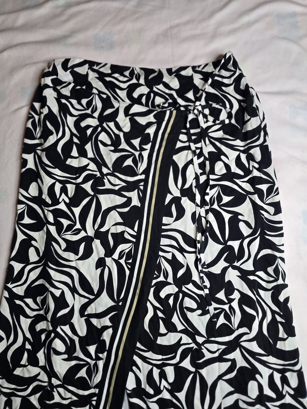 LOFT Black & White Botanical Wrap Midi Skirt - Picture 5 of 8